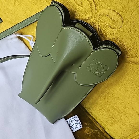 Loewe Elephant Pocket Pouch in leather with strap Crossbody bag - Picture 6 of 12